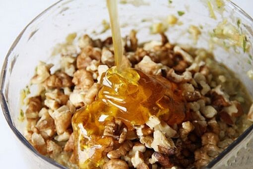 Nuts with honey help quickly normalize erections